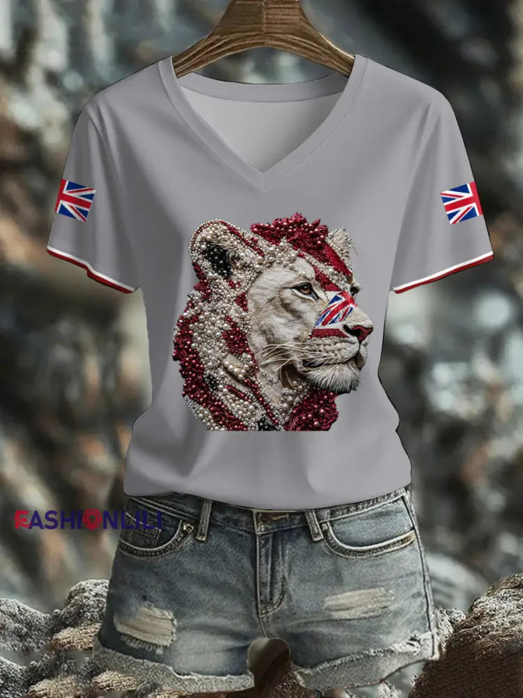 Women’s UK Flag Lioness Art Printed T shirt Light Gray / S