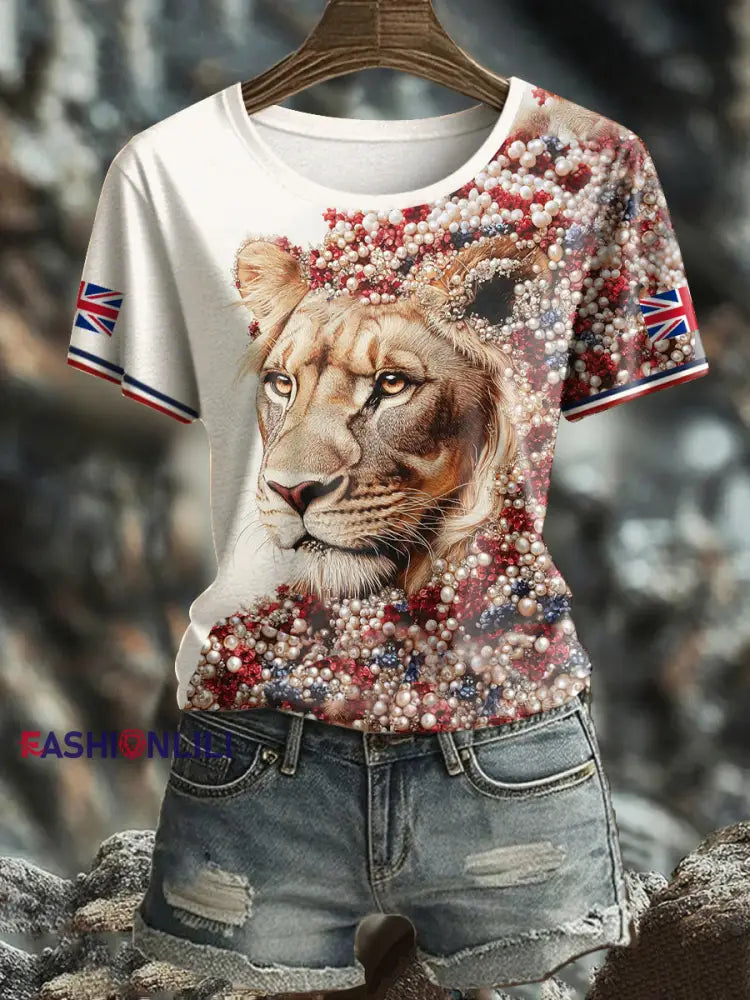 Women’s UK Flag Lioness Art Printed T shirt Beige / S